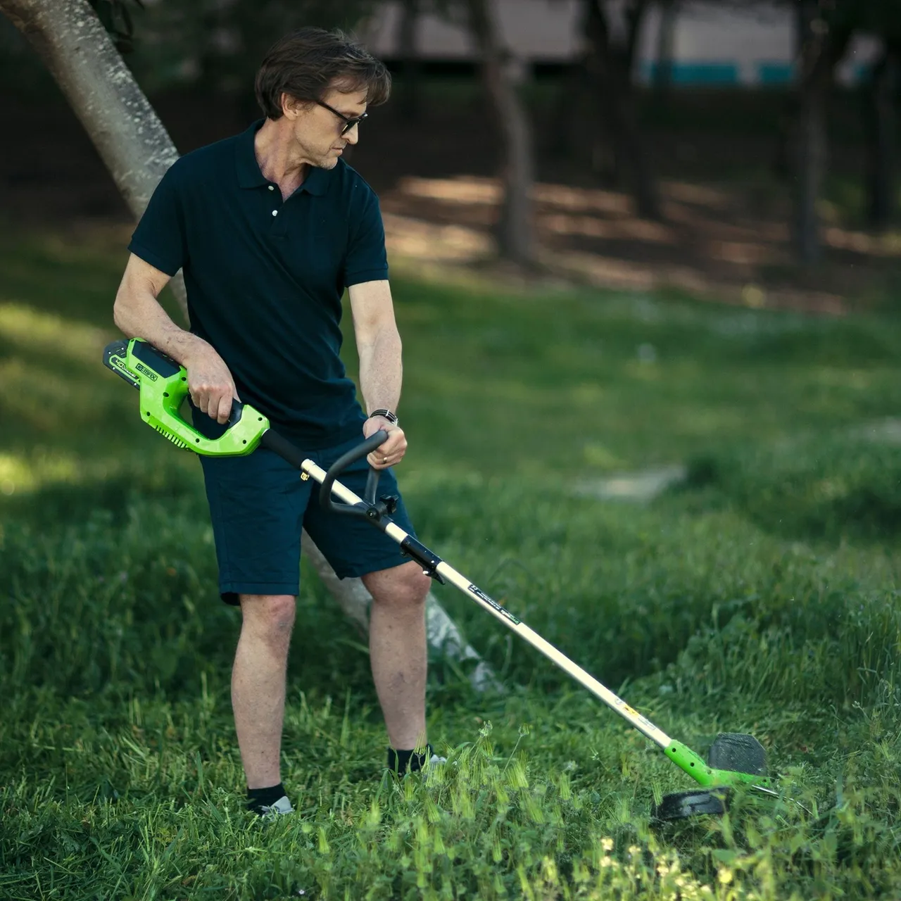 Greenworks Greenworks G40LT 40v Cordless Grass Trimmer (no battery) — view 2 of 3