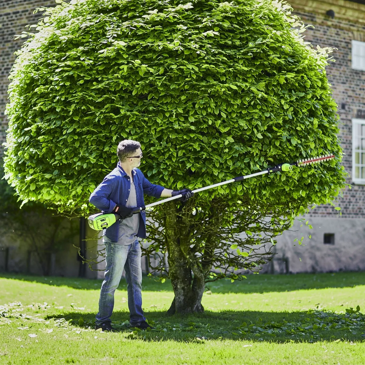 Greenworks Greenworks G60PHT 60v Cordless Pole Hedgecutter (Tool only) — view 3 of 3
