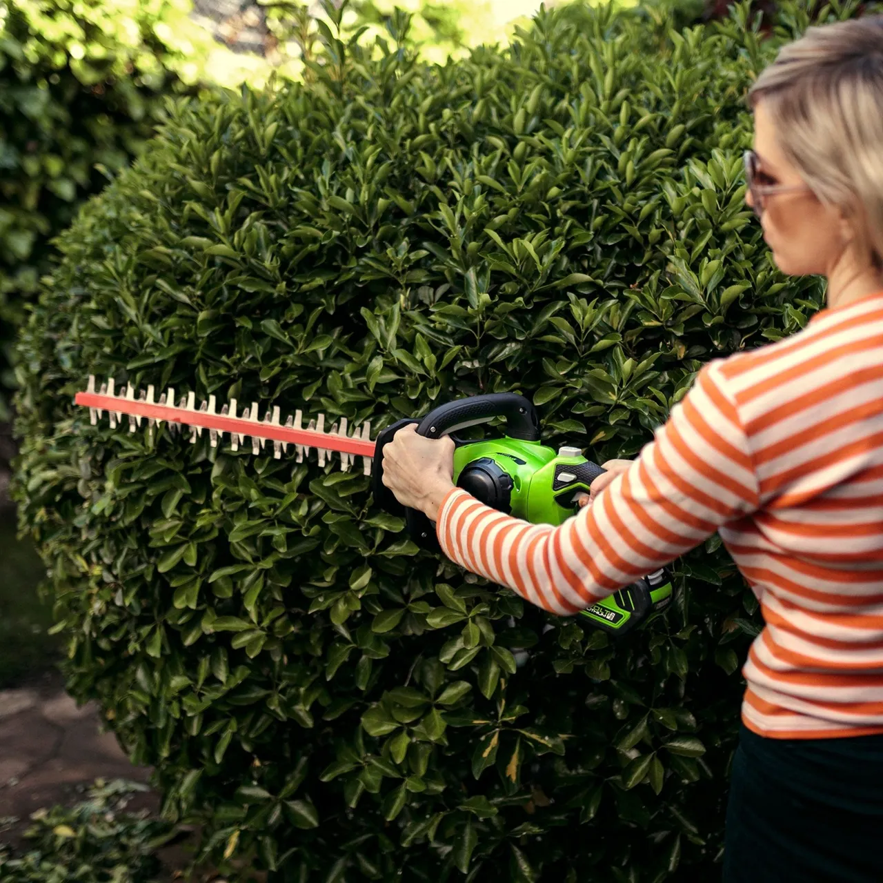Greenworks Greenworks G40HT61 40v Cordless Hedgetrimmer (no battery) — view 2 of 3