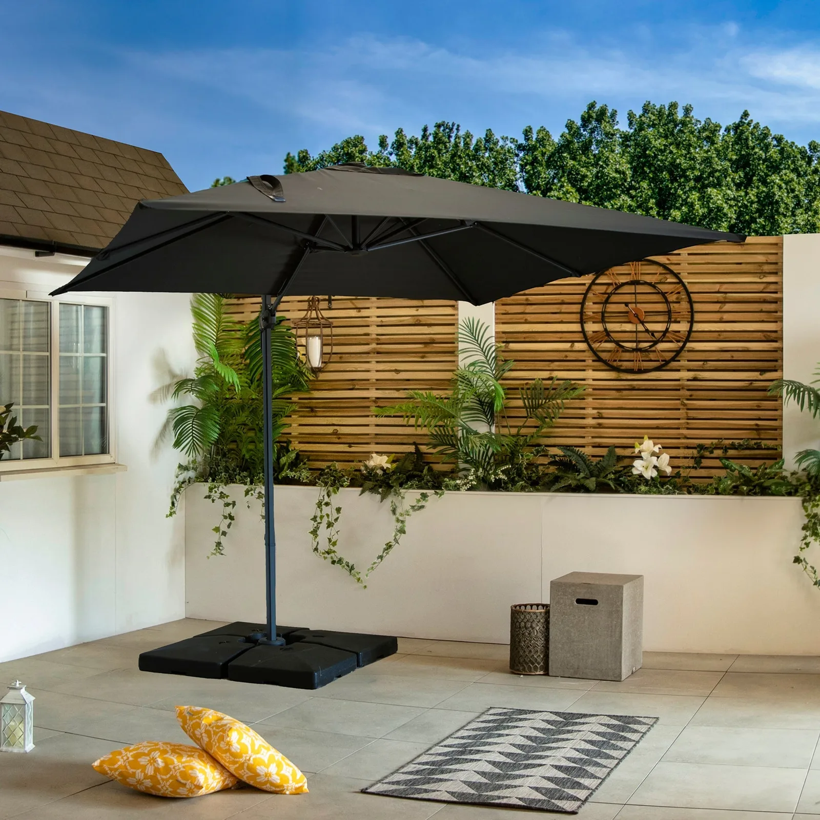 Bracken Outdoors Bracken Outdoors Naples Grey 2.5m x 2.5m Square Cantilever Parasol *Damaged Box* — view 2 of 11