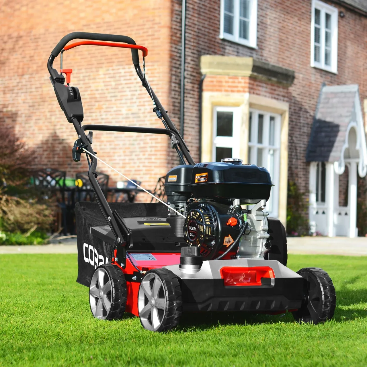Cobra Cobra S40C 2-in-1 Petrol Scarifier and Aerator — view 2 of 3