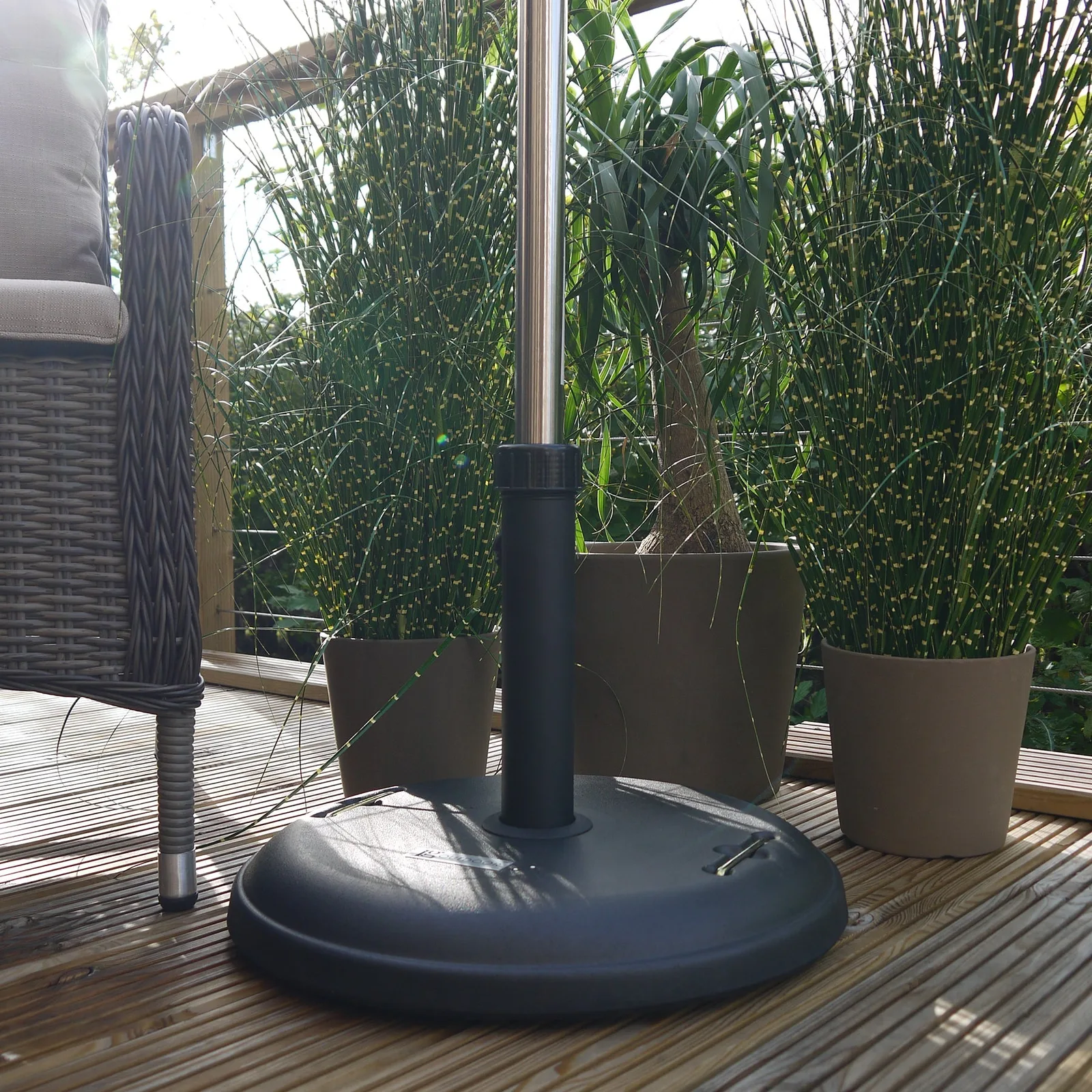Bracken Outdoors Bracken Outdoors 22kg Concrete Garden Parasol Base — view 2 of 2
