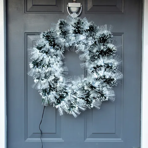 The Christmas Centre Christmas Wreath with White Tips and White Fibre Optics - Dark Green (60cm)