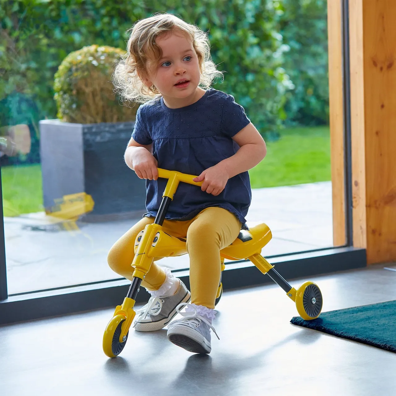 TP Toys Scuttlebug Bumble Foldable Ride On Trike — view 3 of 3