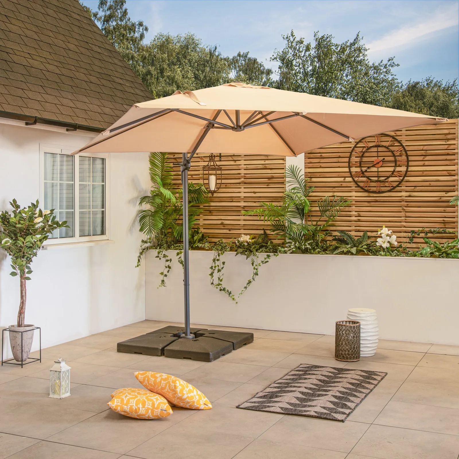 Bracken Outdoors Bracken Outdoors Naples Sand 2.5m x 2.5m Square Cantilever Parasol — view 2 of 13
