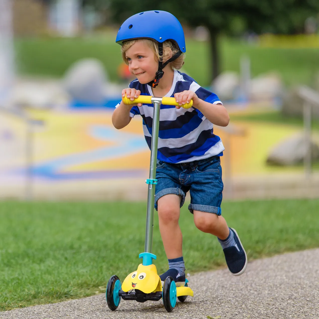 TP Toys Scootiebug Bumble Foldable Ride On Scooter — view 2 of 3