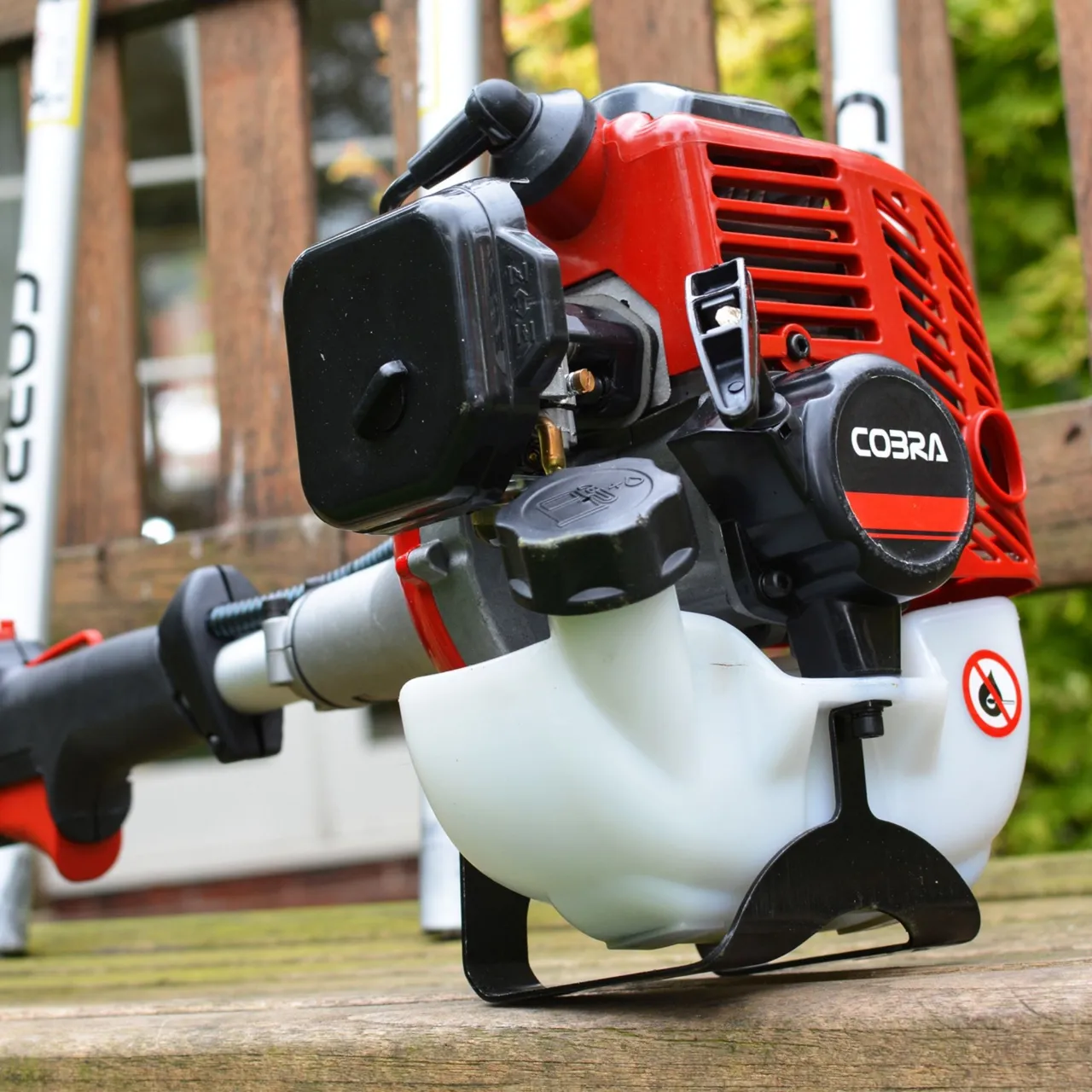 Cobra Cobra LRH26C Long Reach Petrol Hedge cutter — view 3 of 3