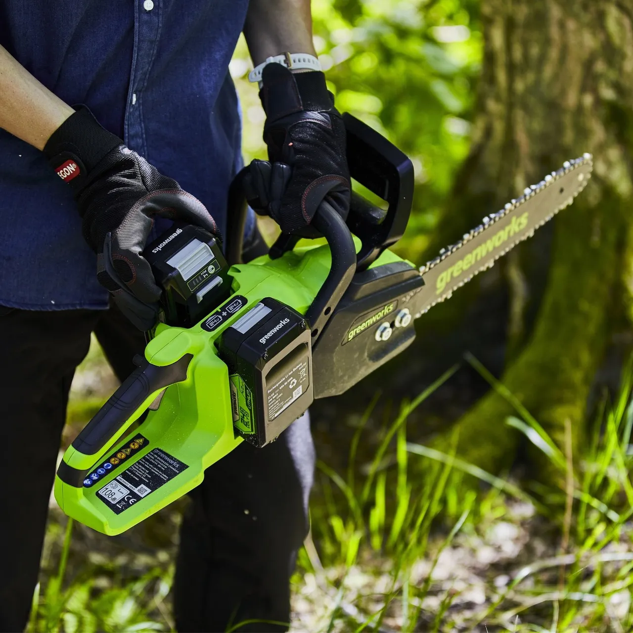 Greenworks Greenworks 48V 36cm Cordless Brushless Chainsaw Kit — view 2 of 3