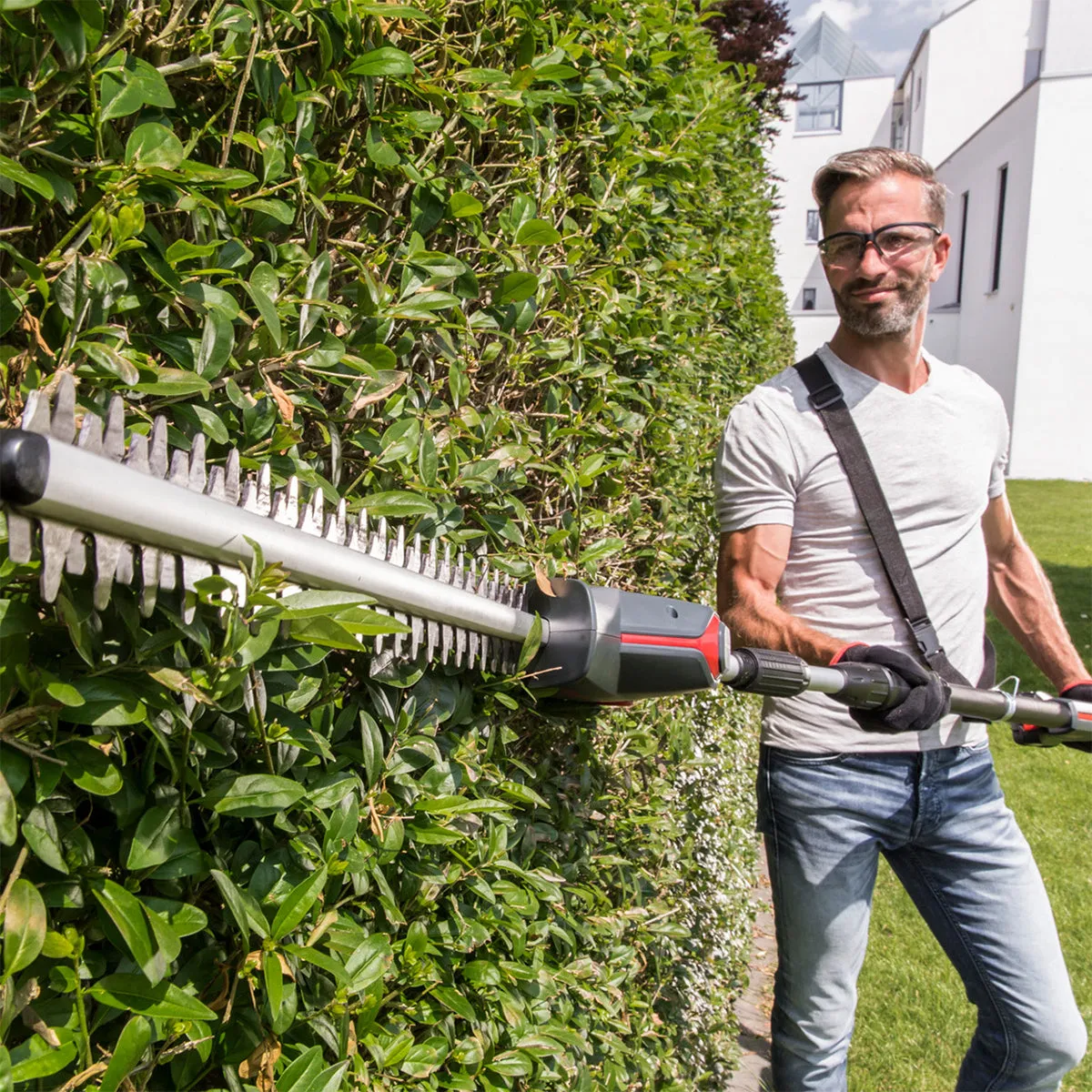 AL-KO AL-KO Comfort 18V/36V HTAD 1845 18V Cordless Long Reach Hedge Trimmer (Bare Tool) — view 2 of 3
